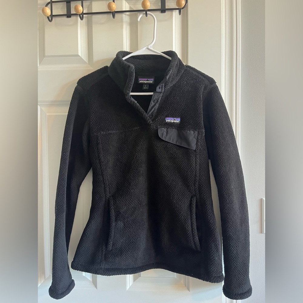 Black Patagonia Re-Tool snap pullover